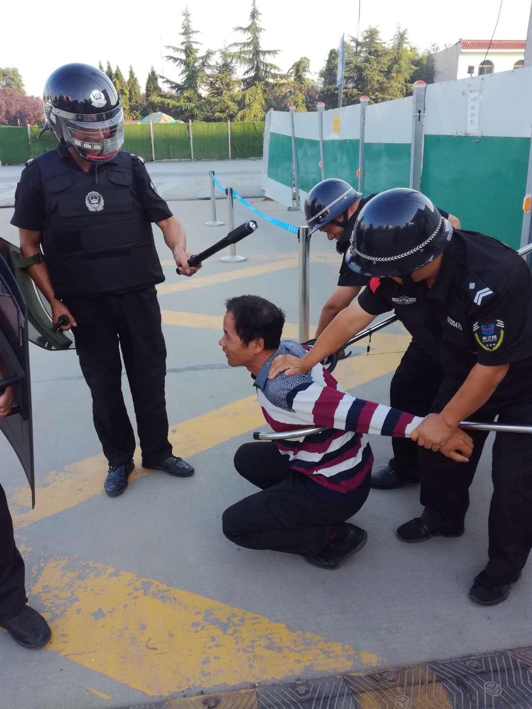 8-25西咸电校防爆演练6.jpg 8-25西咸电校防爆演练6.jpg